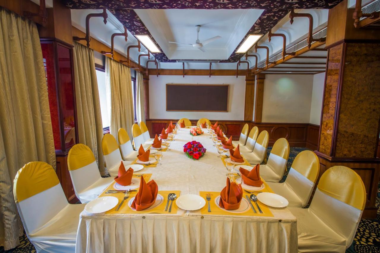 The Renai Cochin Hotel Kochi Kültér fotó